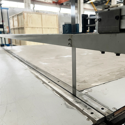 Pionowa maszyna do cięcia pianki o wysokości 600 mm Mała Cnc