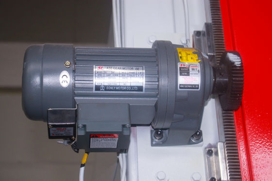 1,74kW Kształty pianki perłowej EVA 600 mm pionowa maszyna do cięcia