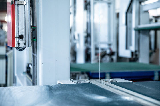 Maszyna do cięcia pianki CNC 2,0 mm, poziome i pionowe ostrze