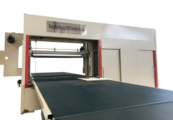 Pionowa maszyna do cięcia gąbki CNC 40m / min Kształt 3D do elastycznej pianki