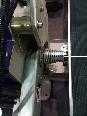 Pionowy nóż wibracyjny CNC do elastycznej pianki odbicia 4kw 380V 50HZ
